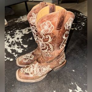 Brown Floral Embroidered Cowboy Boots